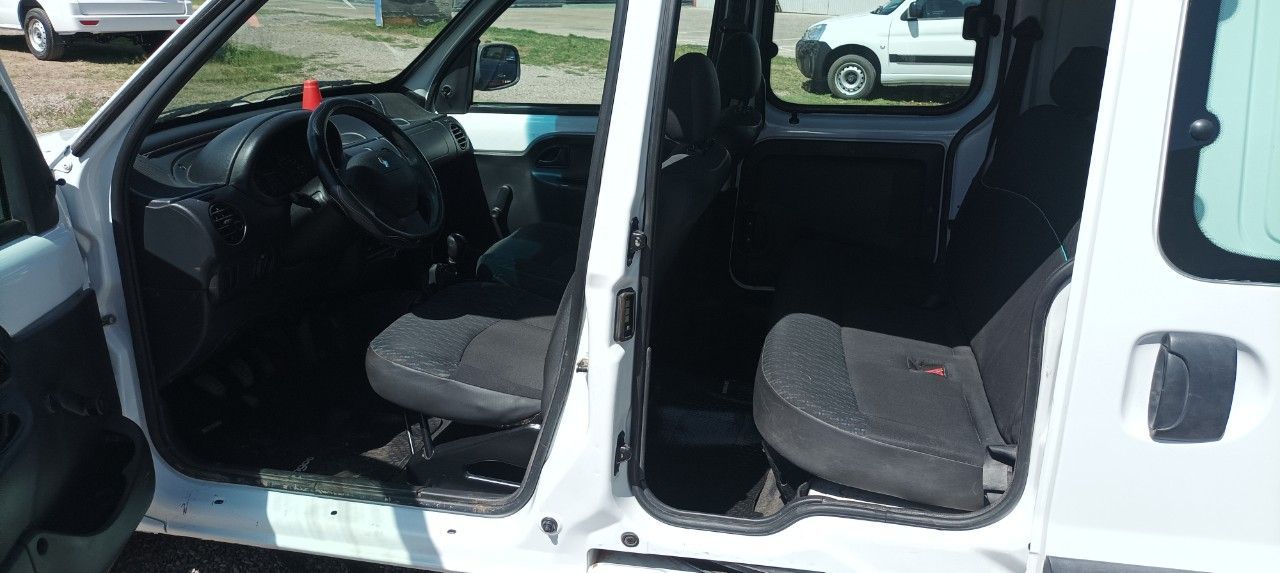 Renault Kangoo Usada en San Juan, deRuedas