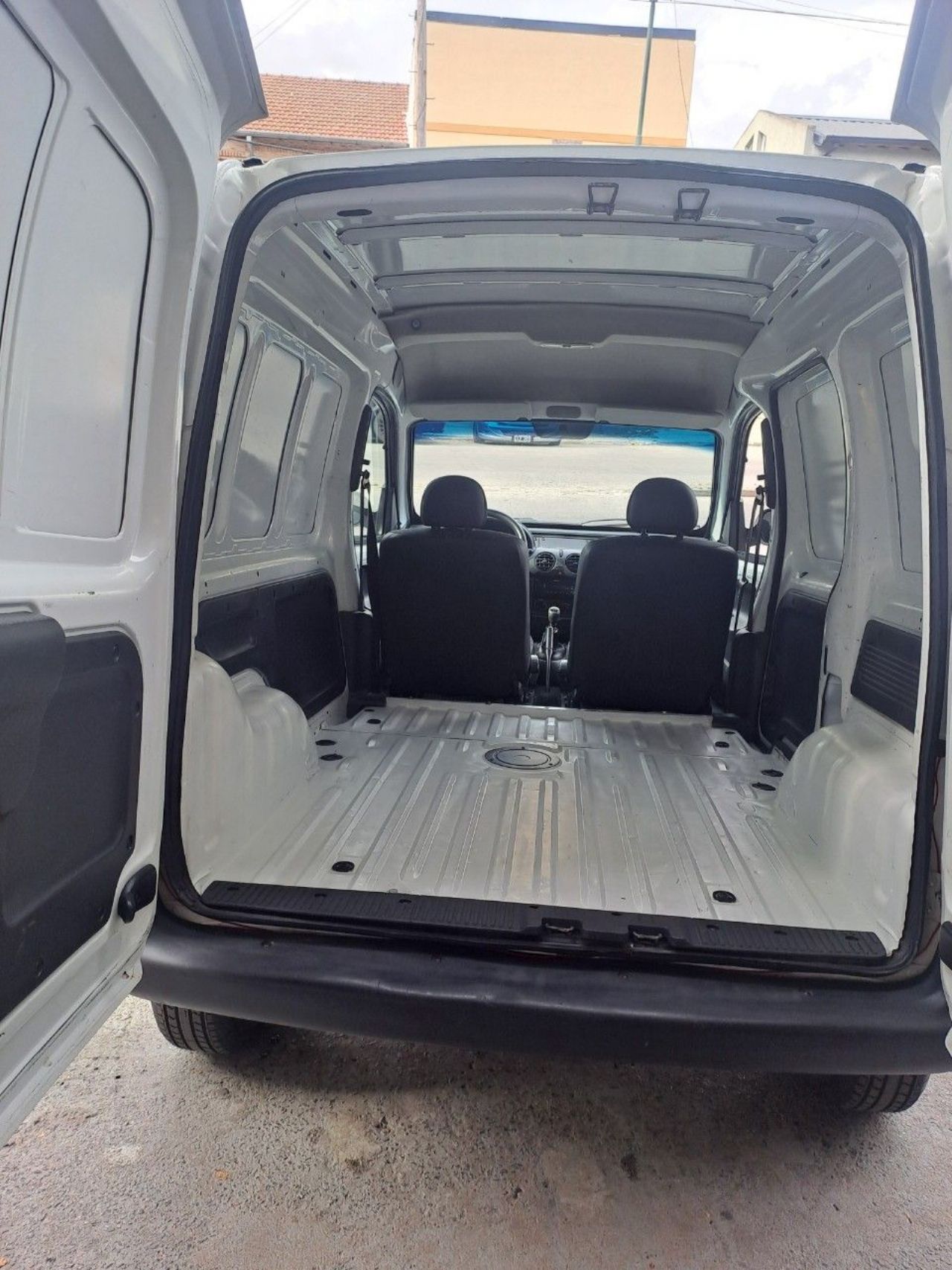Renault Kangoo Usada en Buenos Aires, deRuedas
