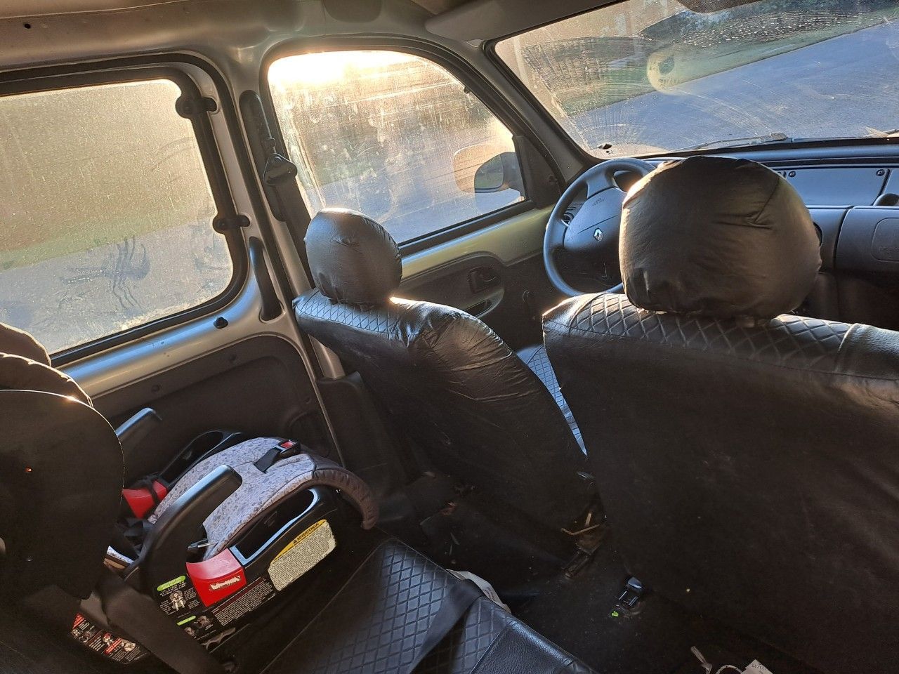 Renault Kangoo Usada en Buenos Aires, deRuedas