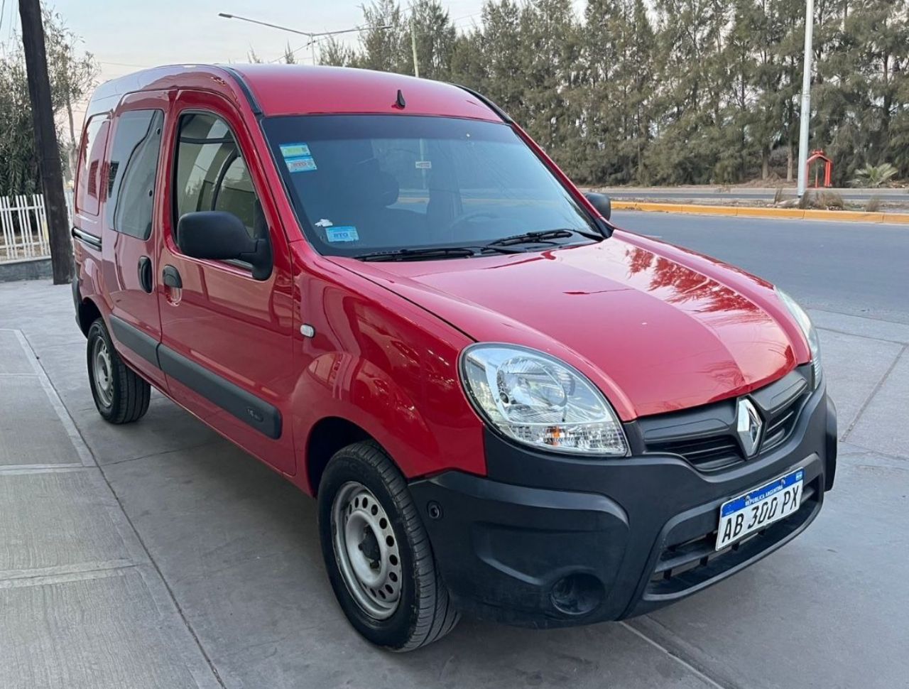Renault Kangoo Usada en Mendoza, deRuedas