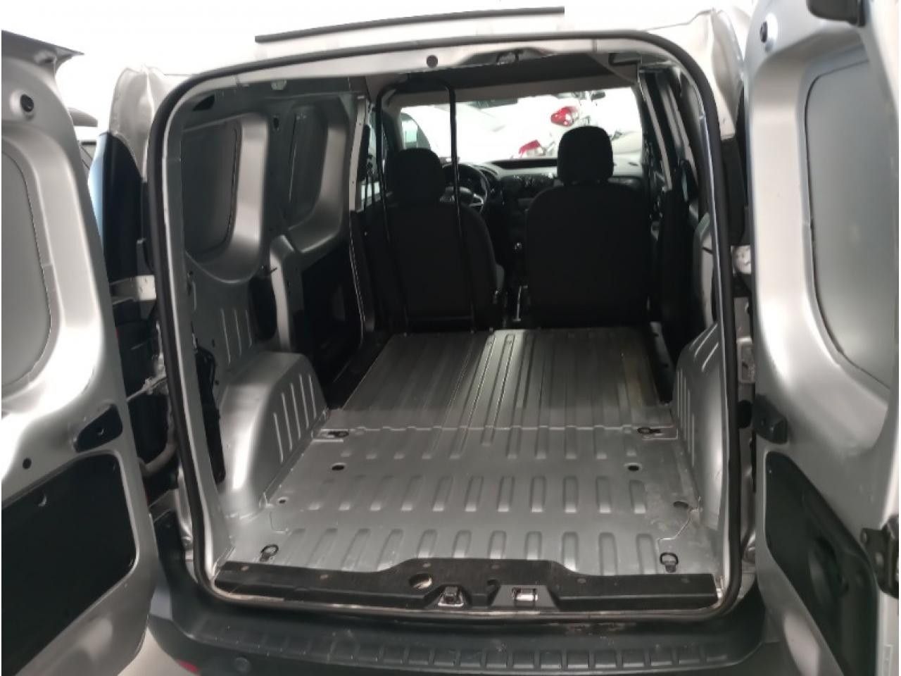 Renault Kangoo Usada en San Juan, deRuedas