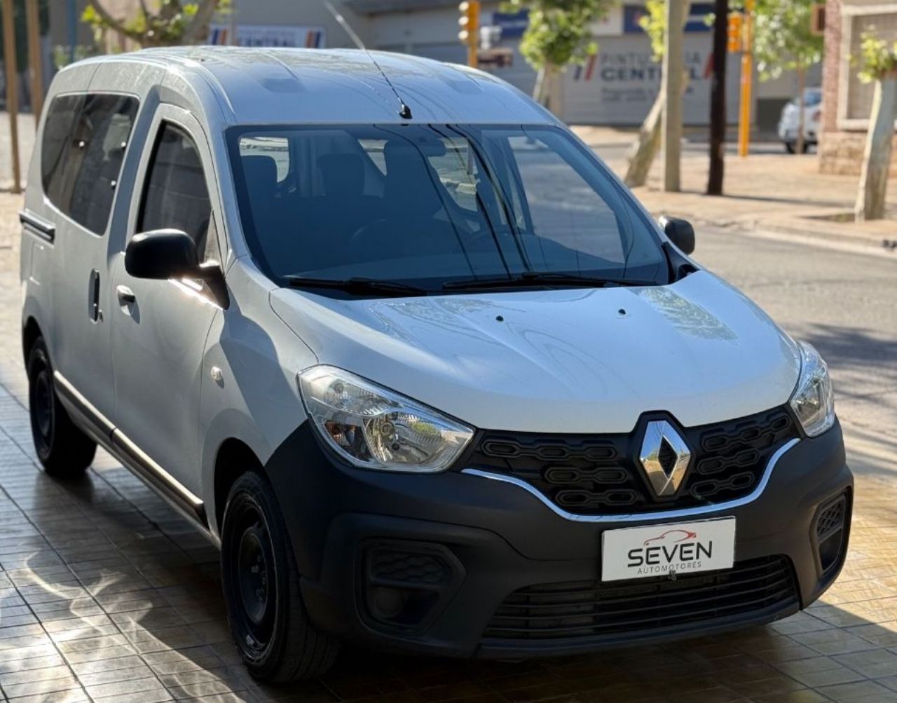 Renault Kangoo Usada en San Juan, deRuedas