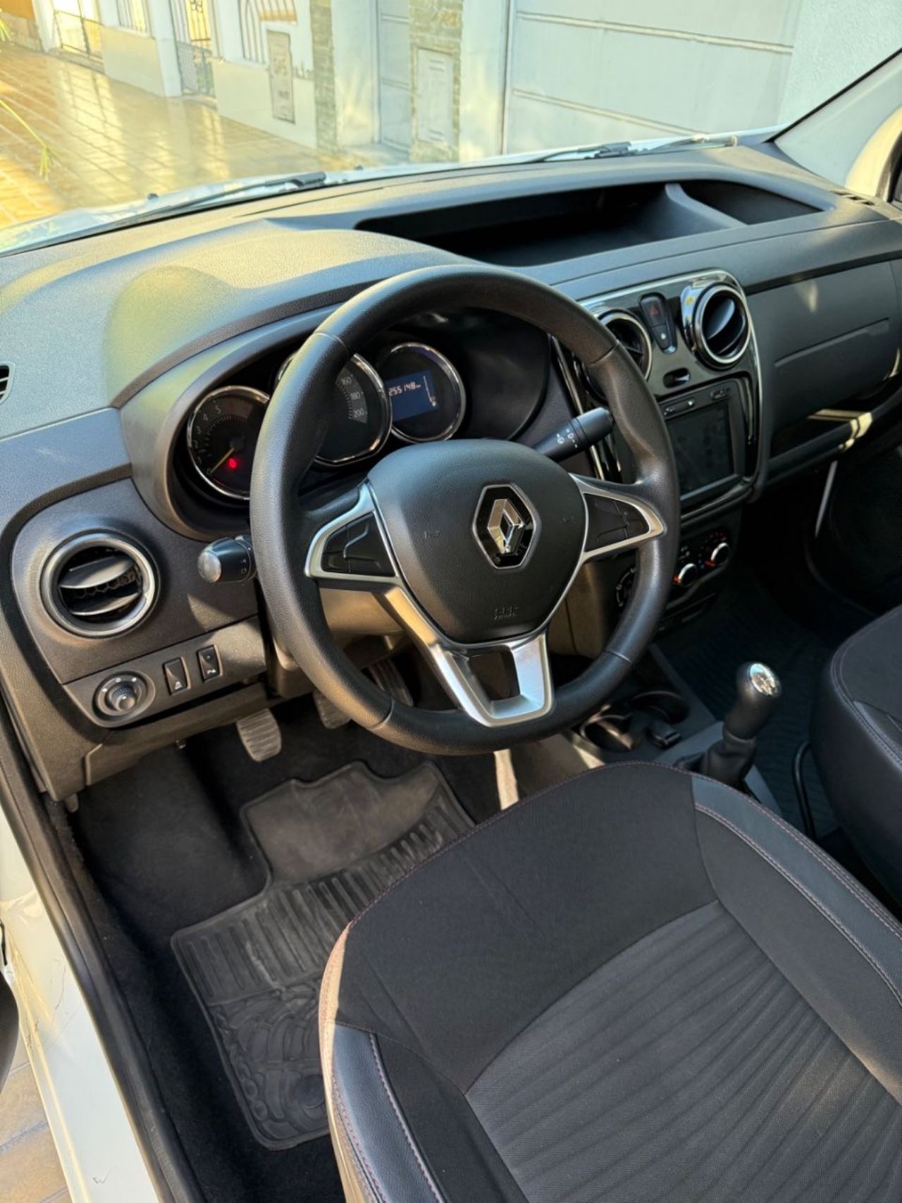 Renault Kangoo Usada en San Juan, deRuedas