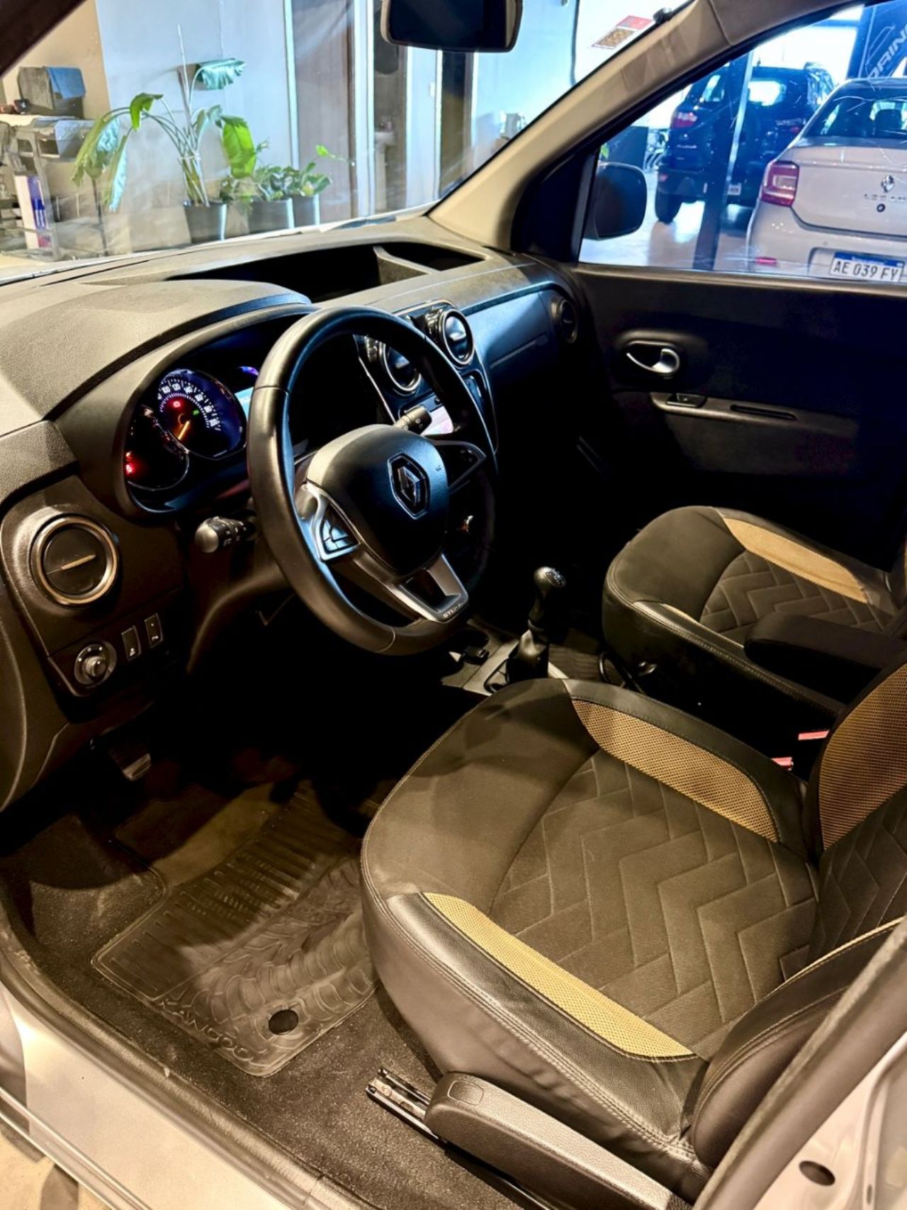 Renault Kangoo Usada Financiado en Córdoba, deRuedas