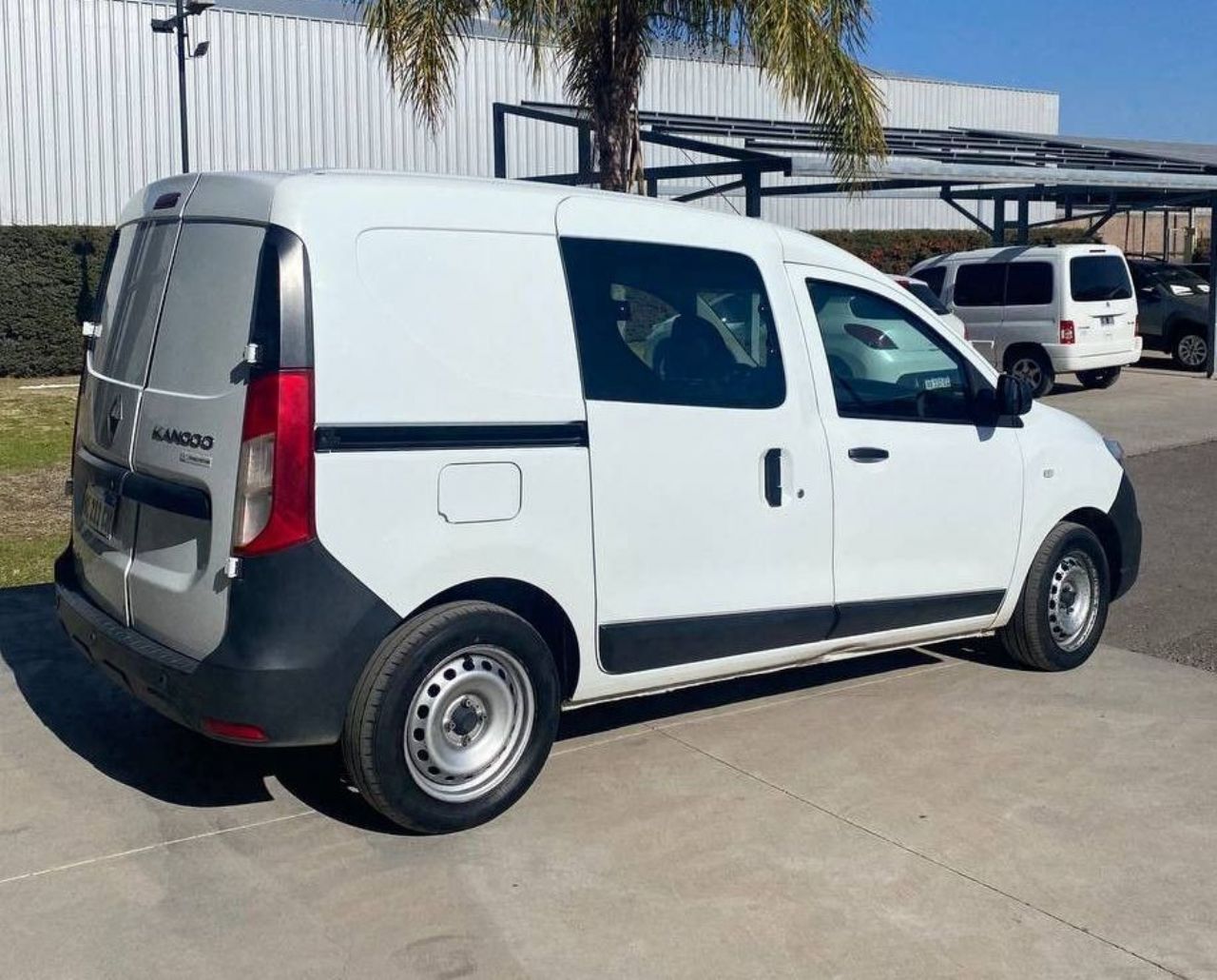 Renault Kangoo Usada en San Juan, deRuedas