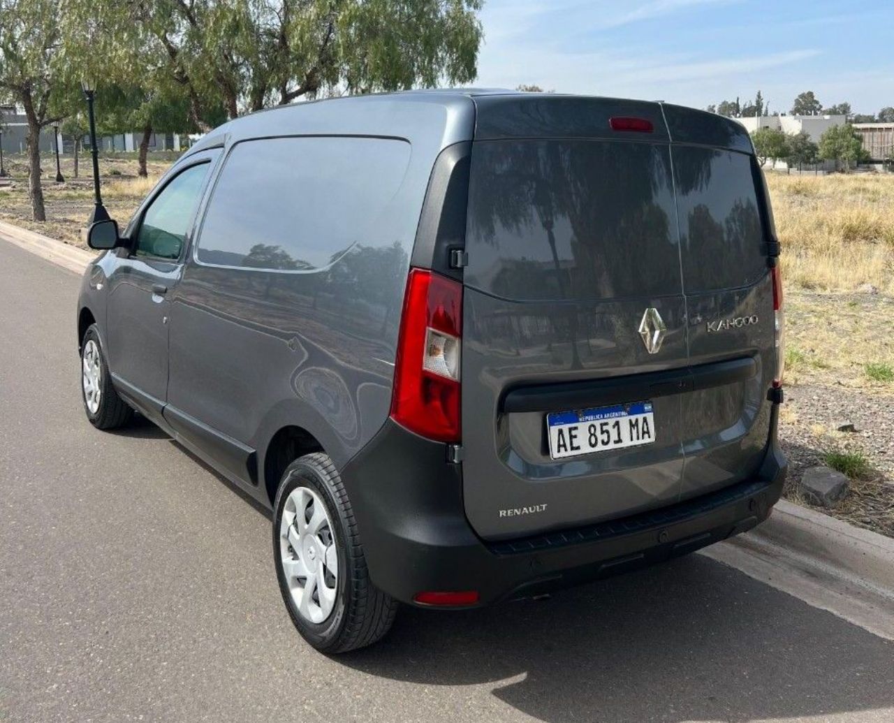 Renault Kangoo Usada en Mendoza, deRuedas