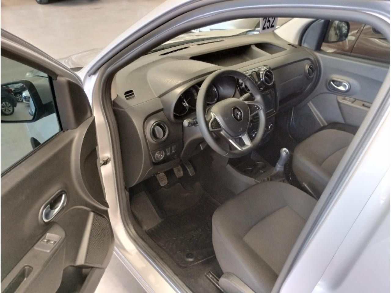 Renault Kangoo Usada en San Juan, deRuedas