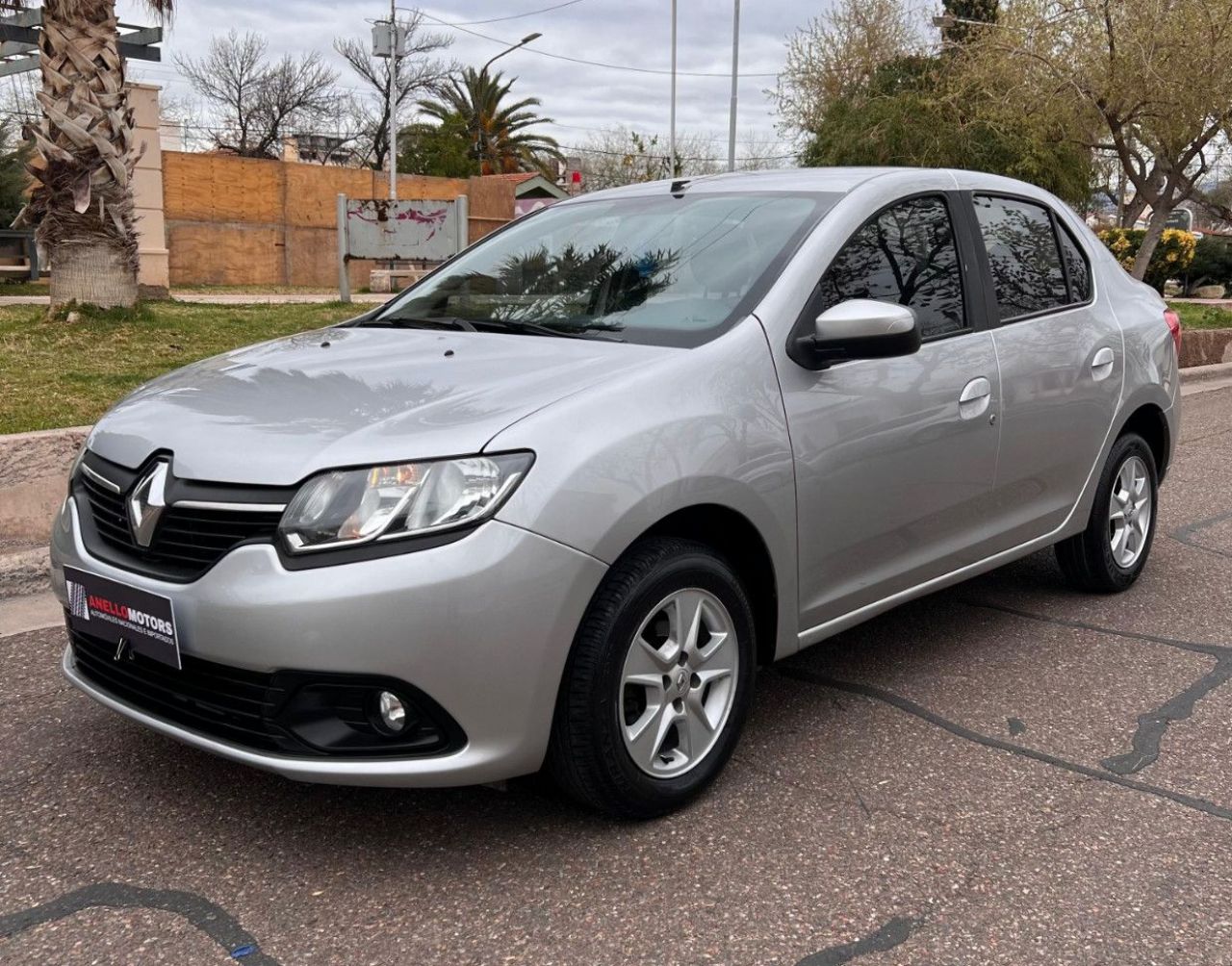 Renault Logan Usado Financiado en Mendoza, deRuedas