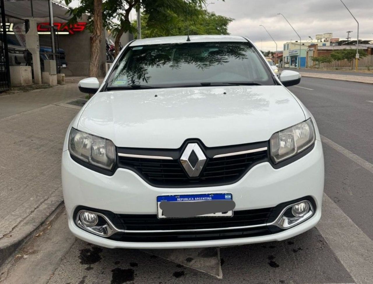 Renault Logan Usado Financiado en San Juan, deRuedas