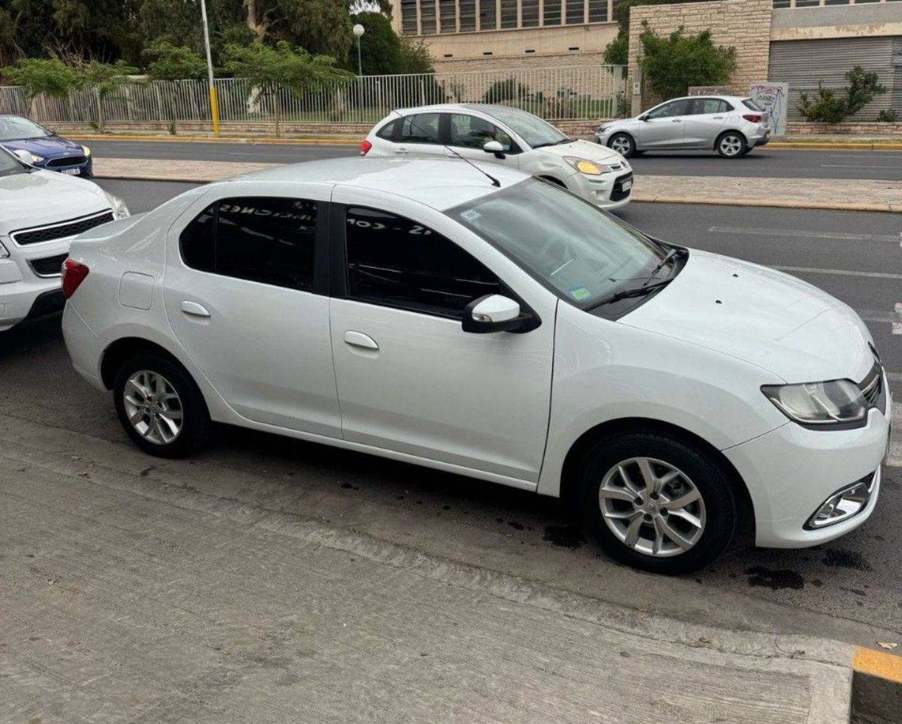 Renault Logan Usado Financiado en San Juan, deRuedas