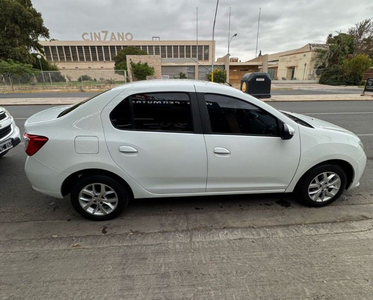 Renault Logan Usado Financiado en San Juan, deRuedas