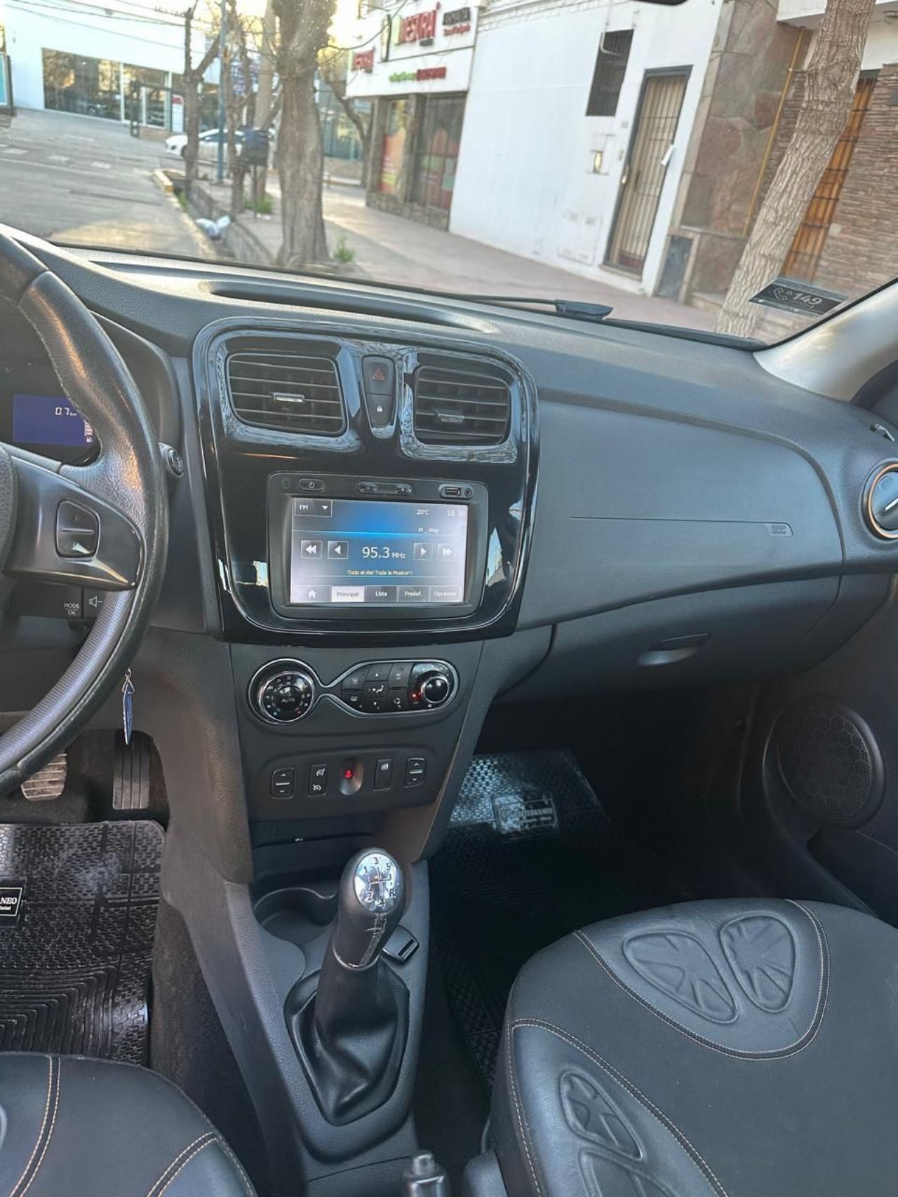 Renault Sandero Usado Financiado en Mendoza, deRuedas