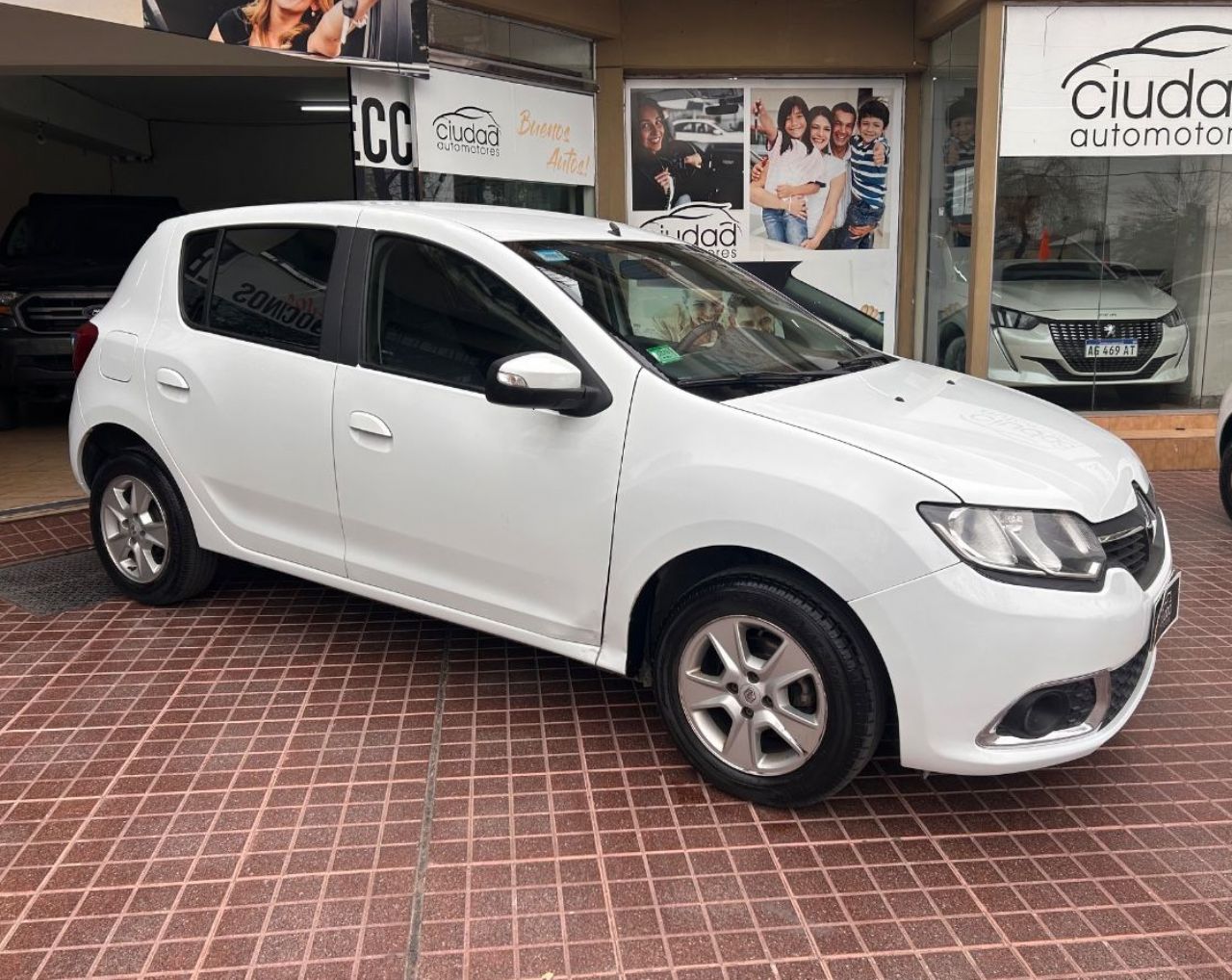 Renault Sandero Usado Financiado en Mendoza, deRuedas