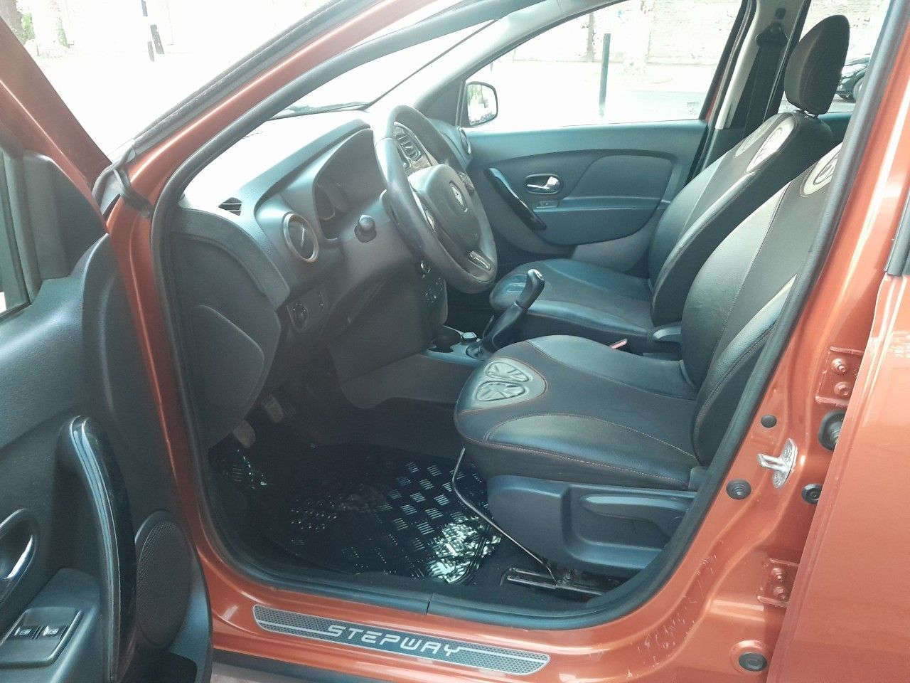 Renault Sandero Usado Financiado en Mendoza, deRuedas