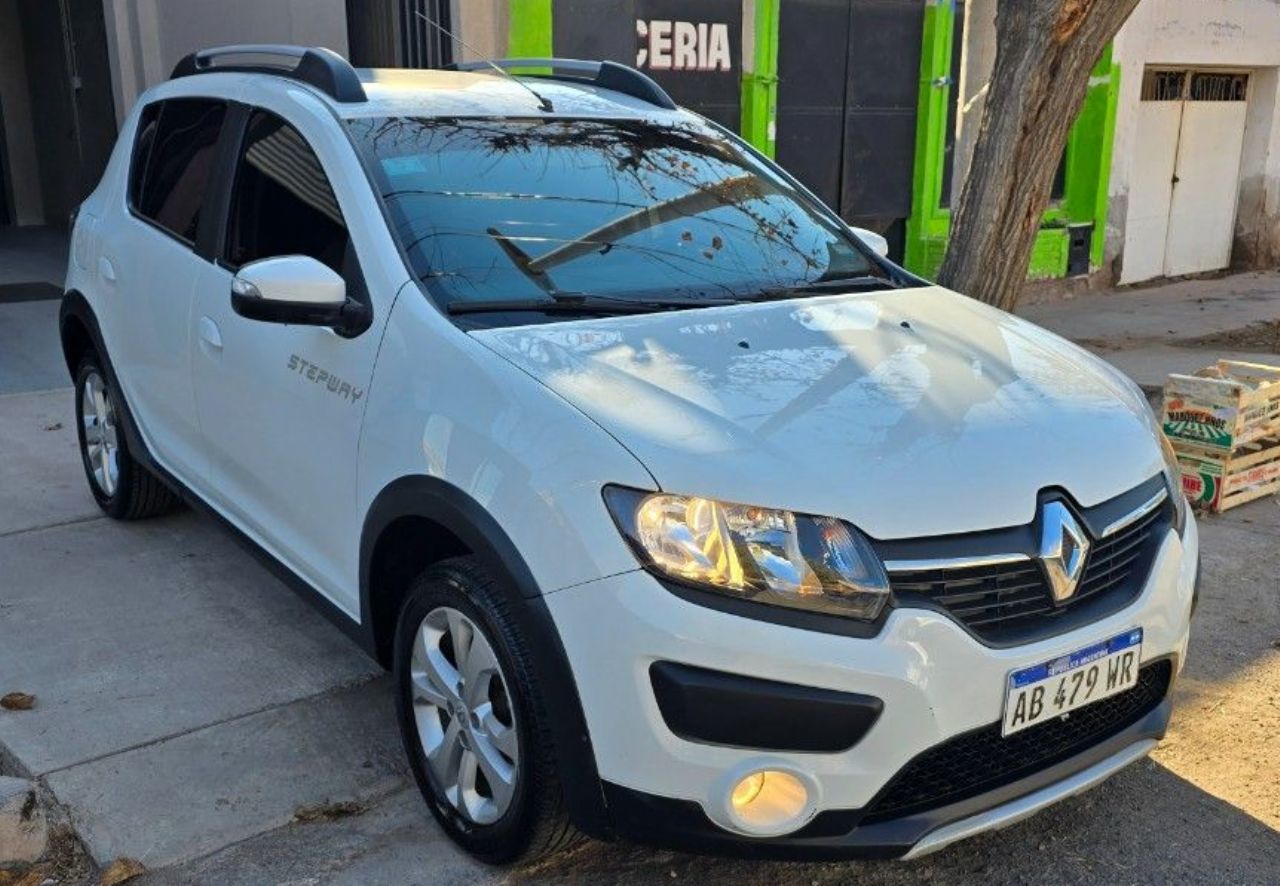Renault Sandero Usado Financiado en Mendoza, deRuedas