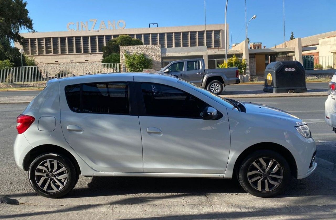 Renault Sandero Usado Financiado en San Juan, deRuedas