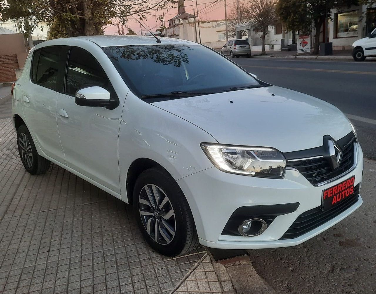 Renault Sandero Usado Financiado en Córdoba, deRuedas
