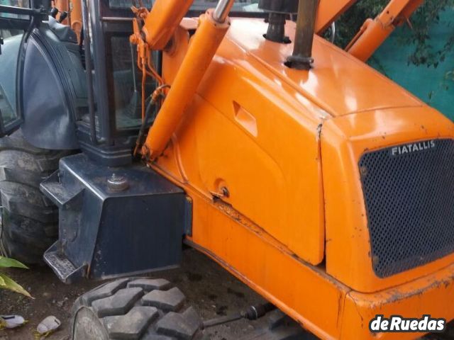 Retroexcavadora Fiat Usado en Mendoza, deRuedas