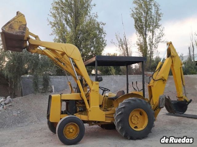 Retroexcavadora John Deere Usado en Mendoza, deRuedas