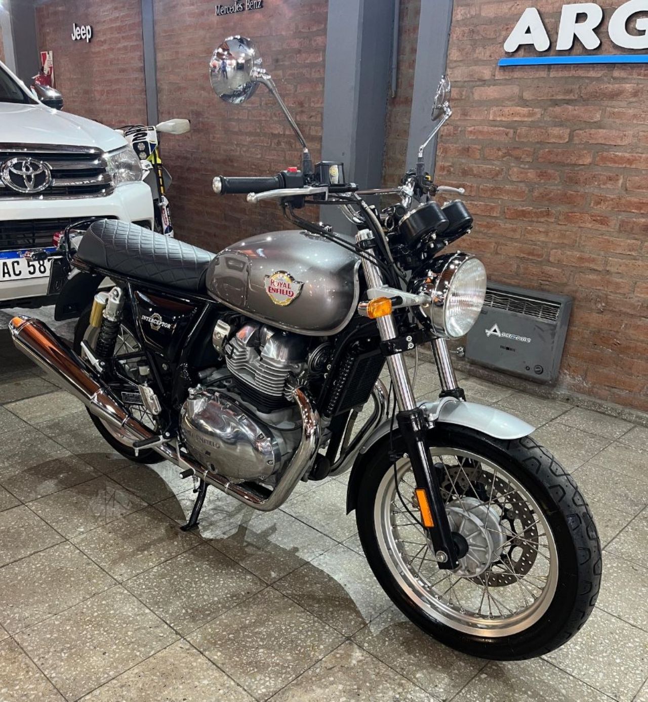Royal Enfield Interceptor Usada Financiado en San Juan, deRuedas