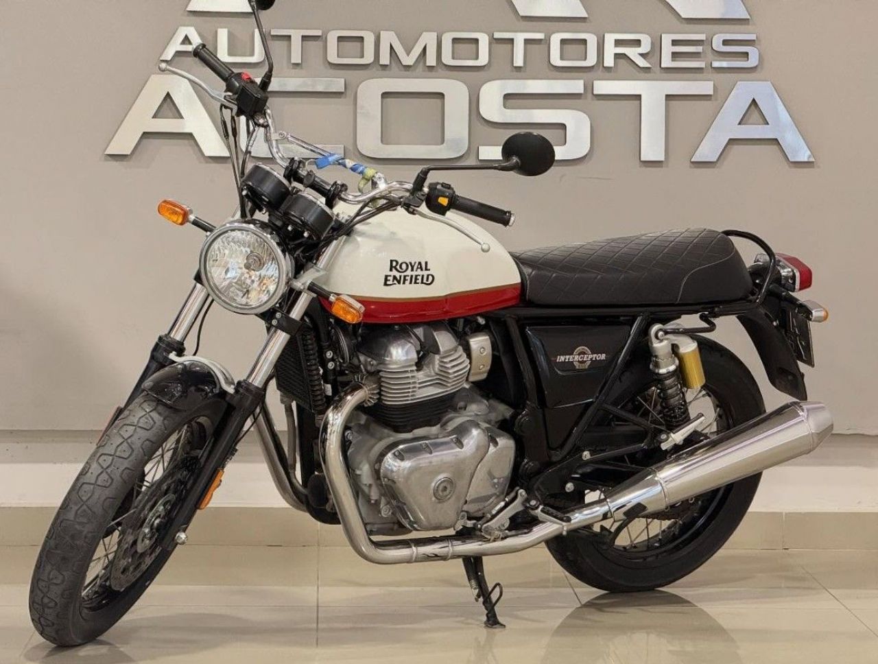 Royal Enfield Interceptor Usada Financiado en San Juan, deRuedas