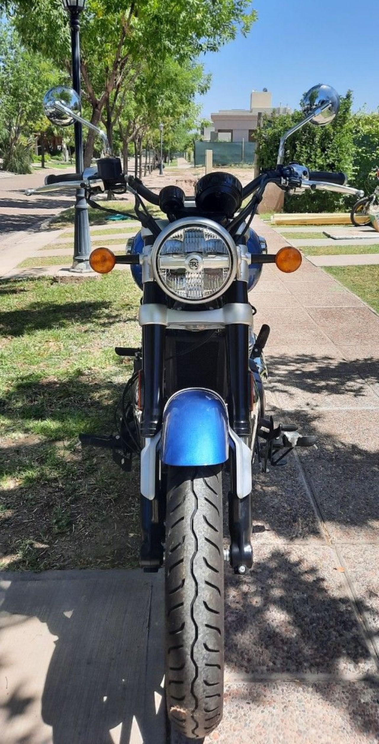 Royal Enfield Super Meteor Usada en Mendoza, deRuedas