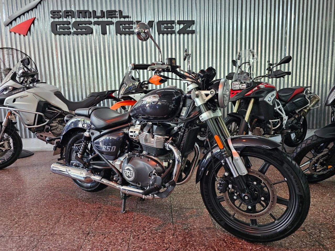Royal Enfield Super Meteor Usada Financiado en Mendoza, deRuedas