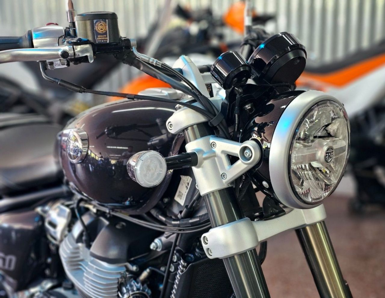 Royal Enfield Super Meteor Usada Financiado en Mendoza, deRuedas