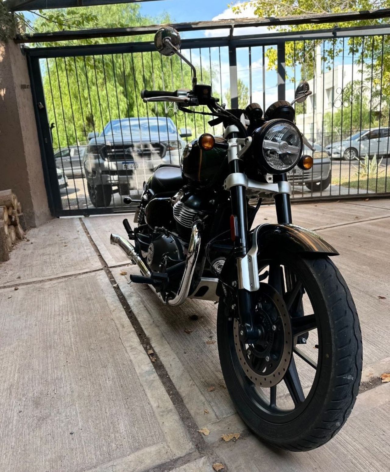 Royal Enfield Super Meteor Usada en Mendoza, deRuedas