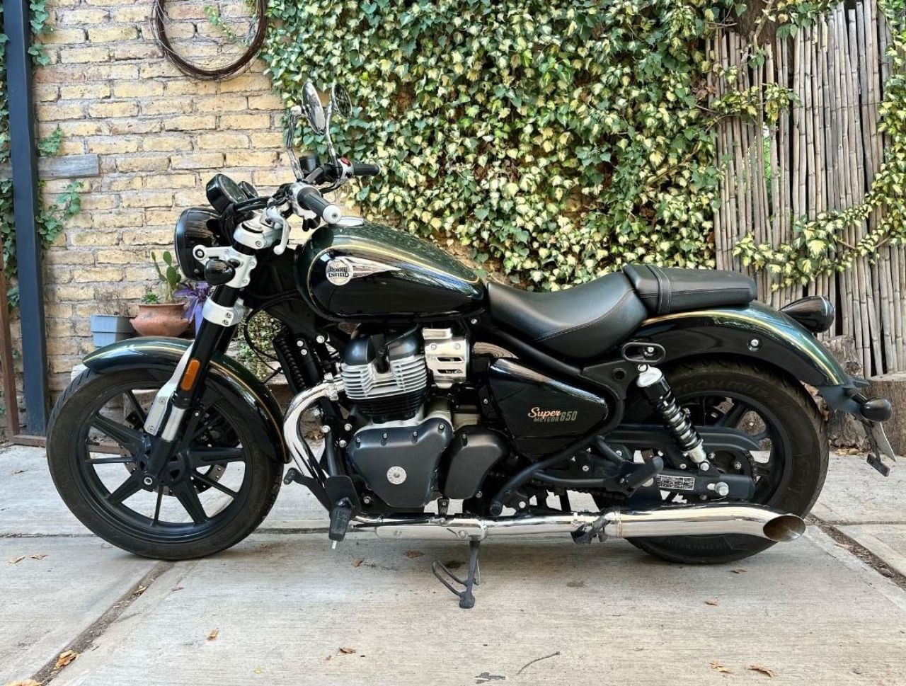 Royal Enfield Super Meteor Usada en Mendoza, deRuedas
