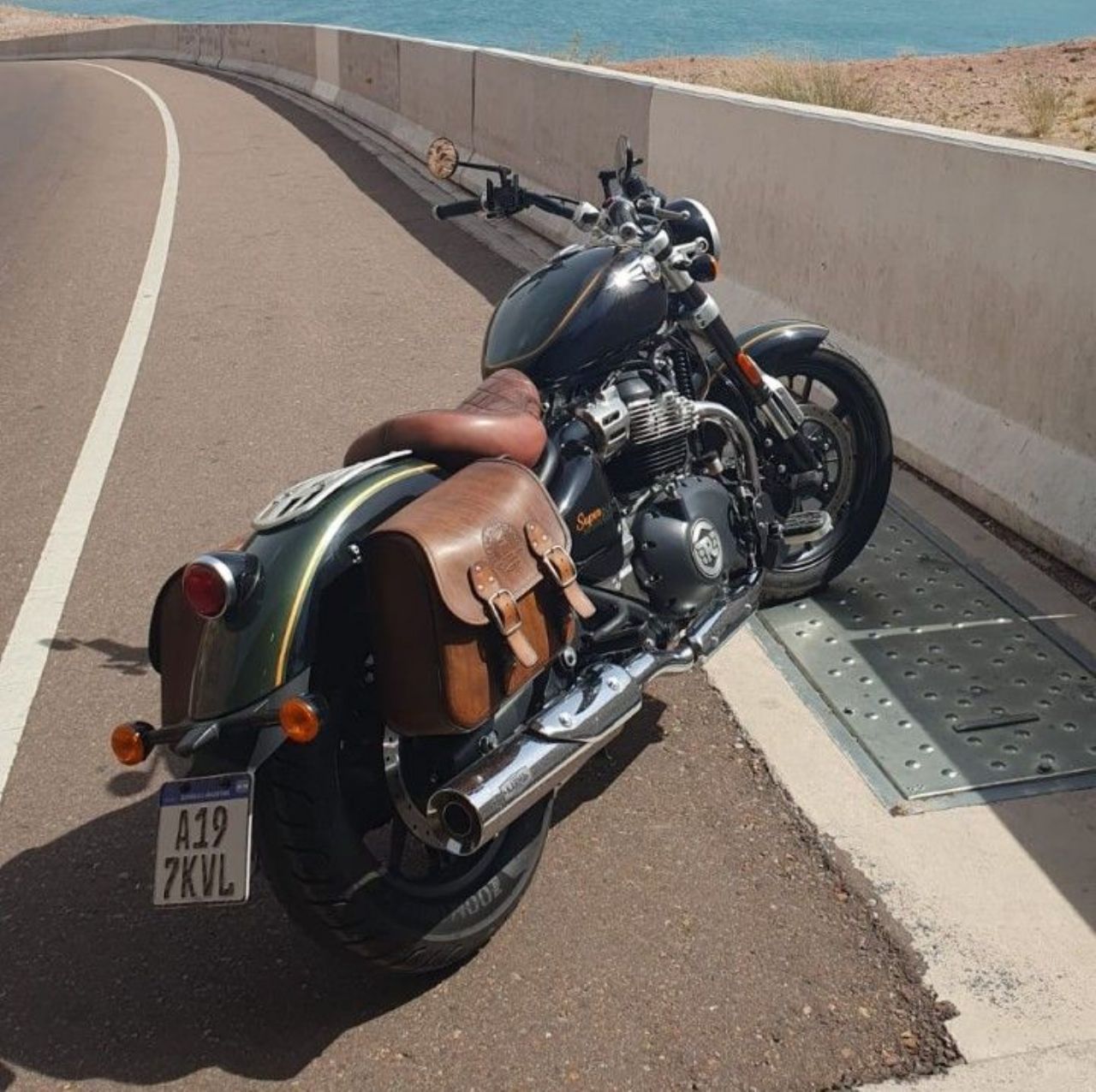 Royal Enfield Super Meteor Usada en Mendoza, deRuedas