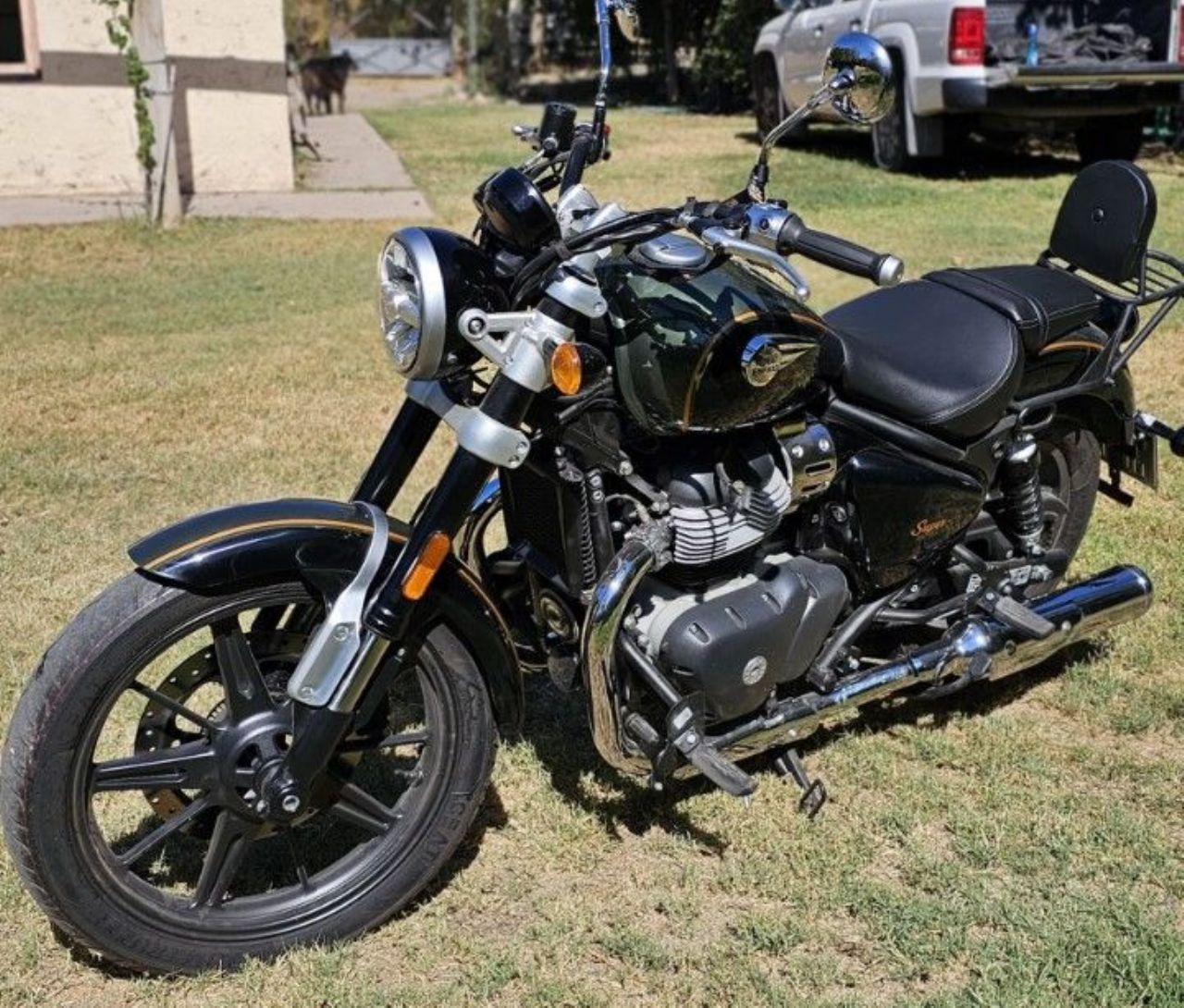 Royal Enfield Super Meteor Usada en San Juan, deRuedas