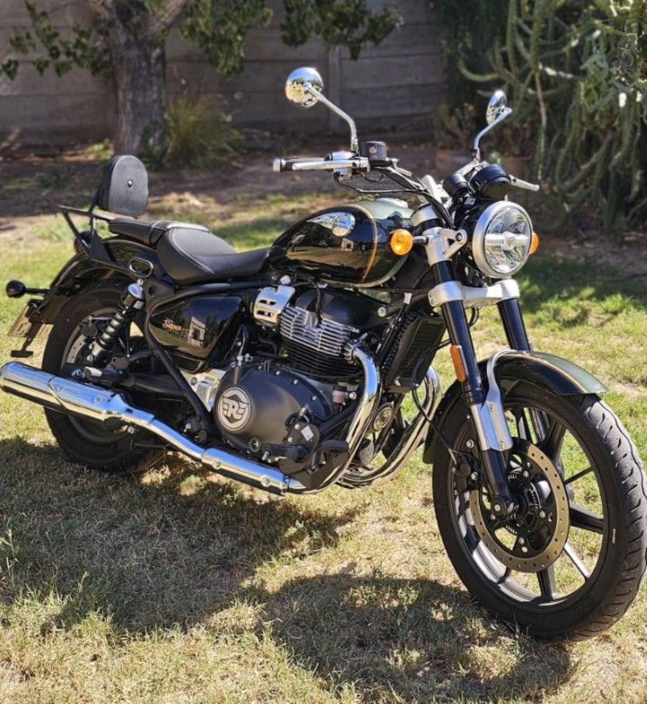 Royal Enfield Super Meteor Usada en San Juan, deRuedas