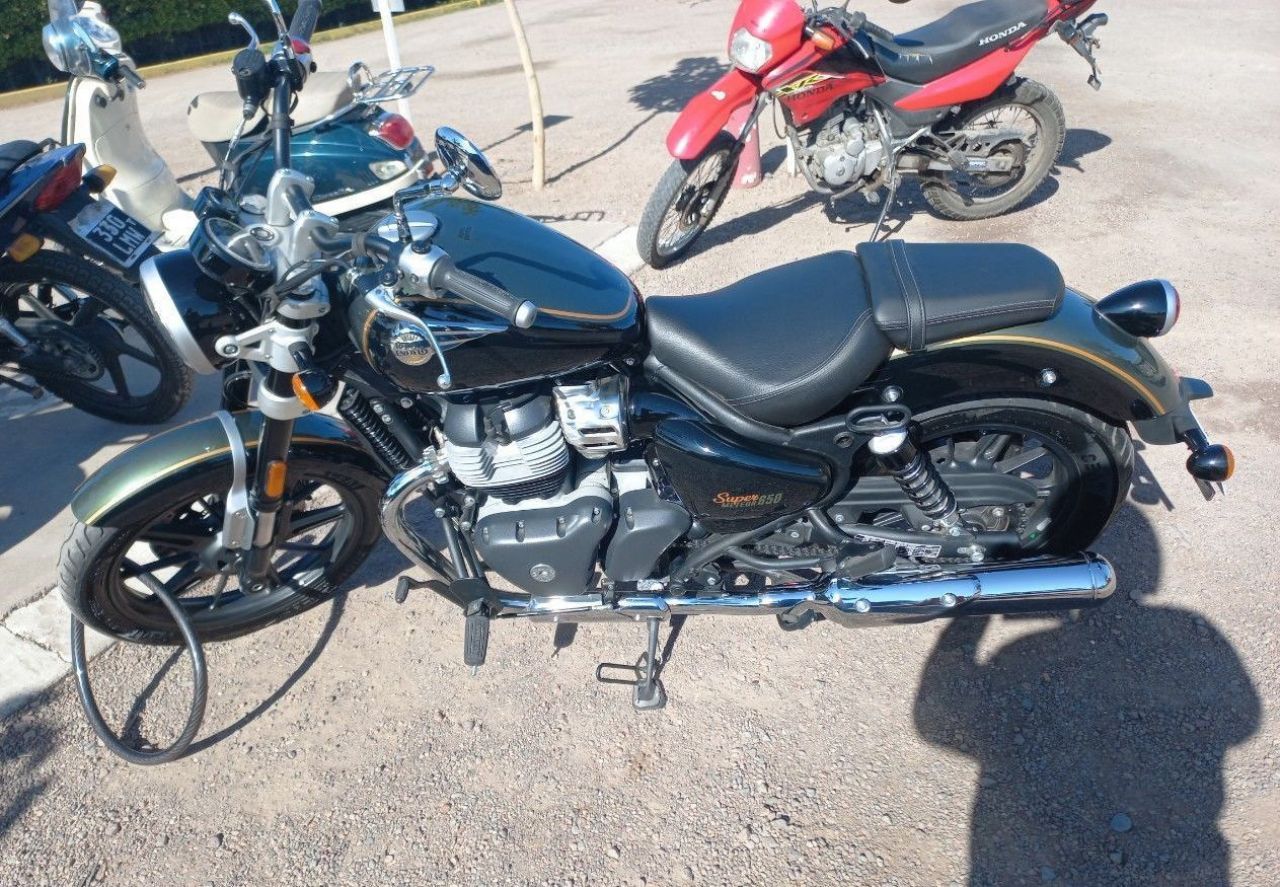 Royal Enfield Super Meteor Usada en Mendoza, deRuedas