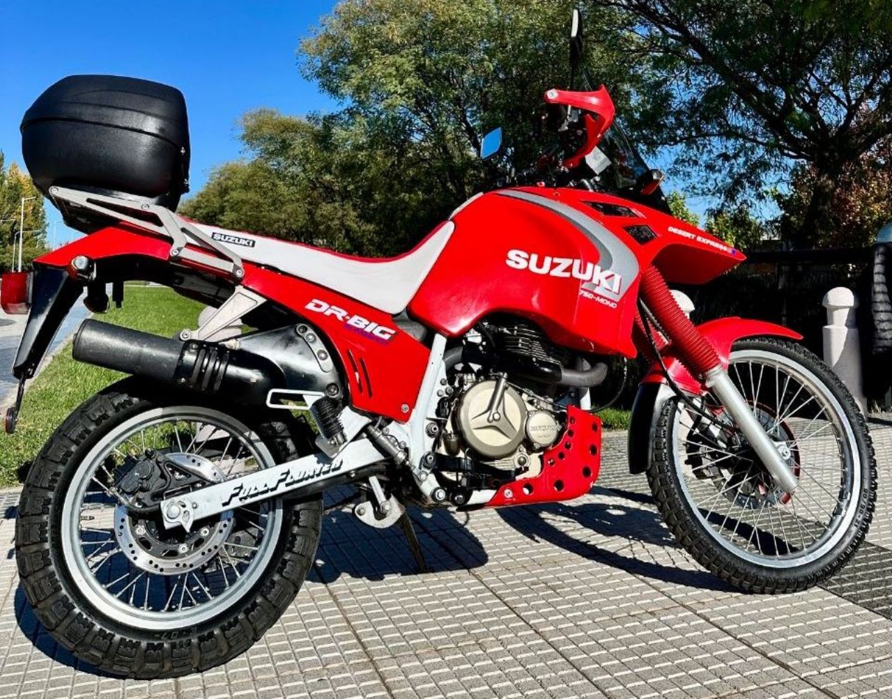 Suzuki DR Usada en Mendoza, deRuedas