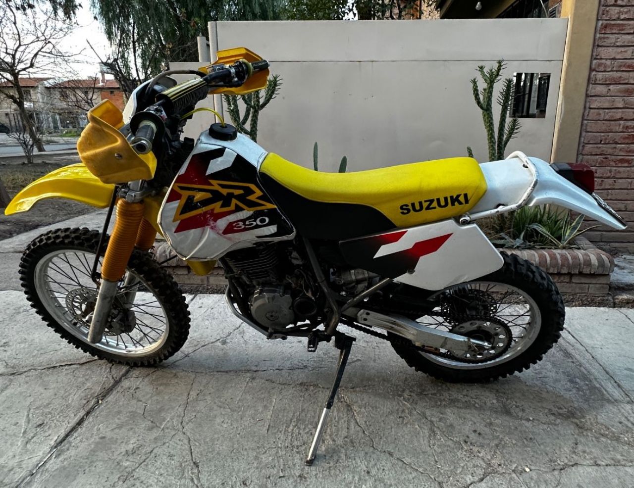 Suzuki DR Usada en Mendoza, deRuedas