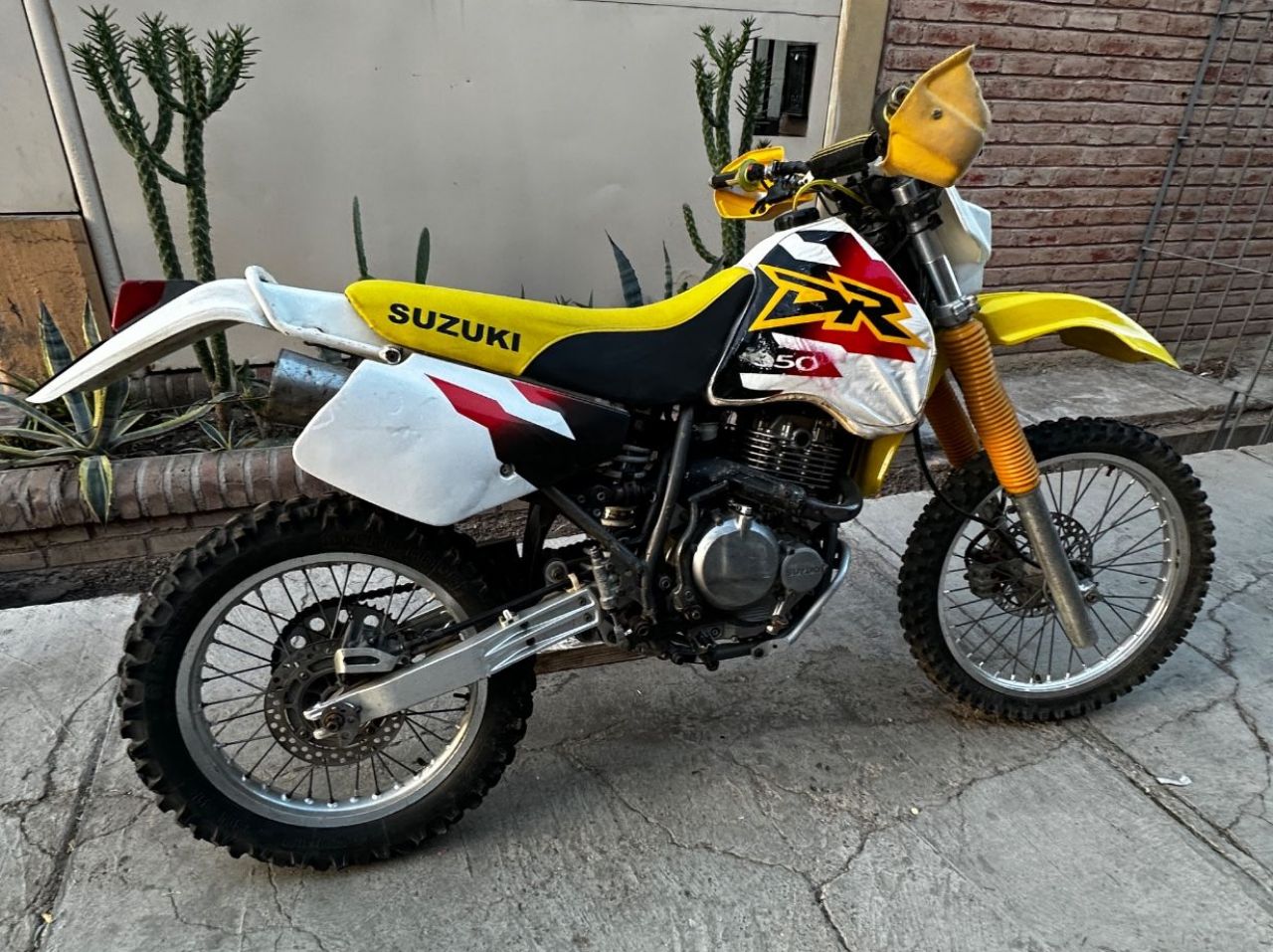 Suzuki DR Usada en Mendoza, deRuedas