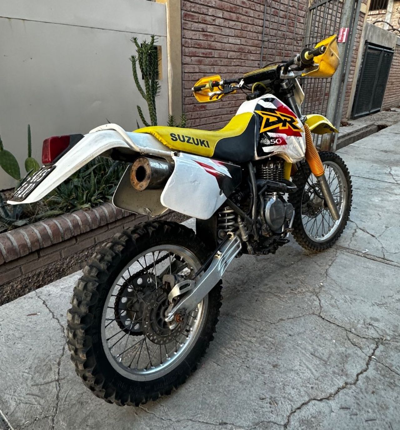 Suzuki DR Usada en Mendoza, deRuedas