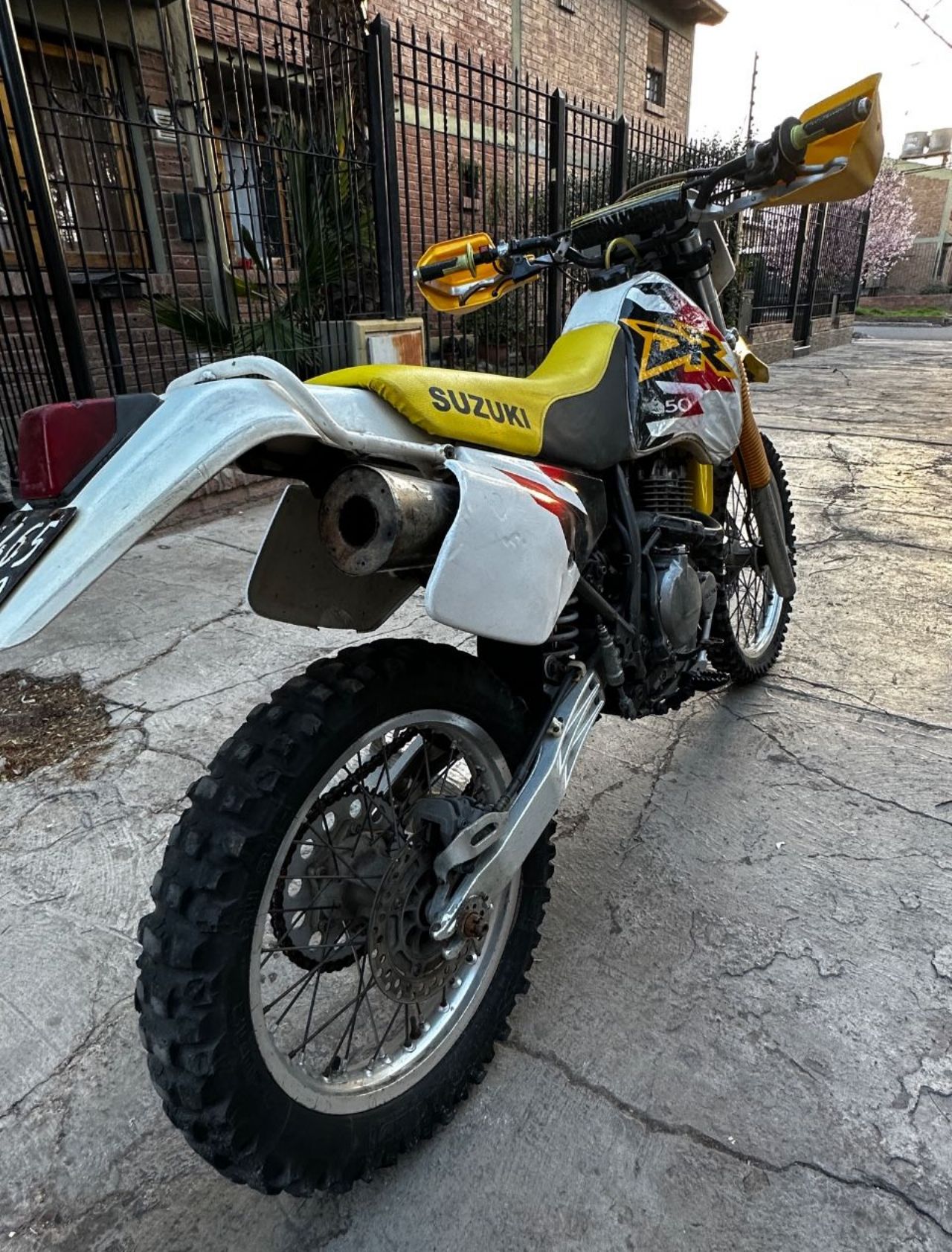 Suzuki DR Usada en Mendoza, deRuedas