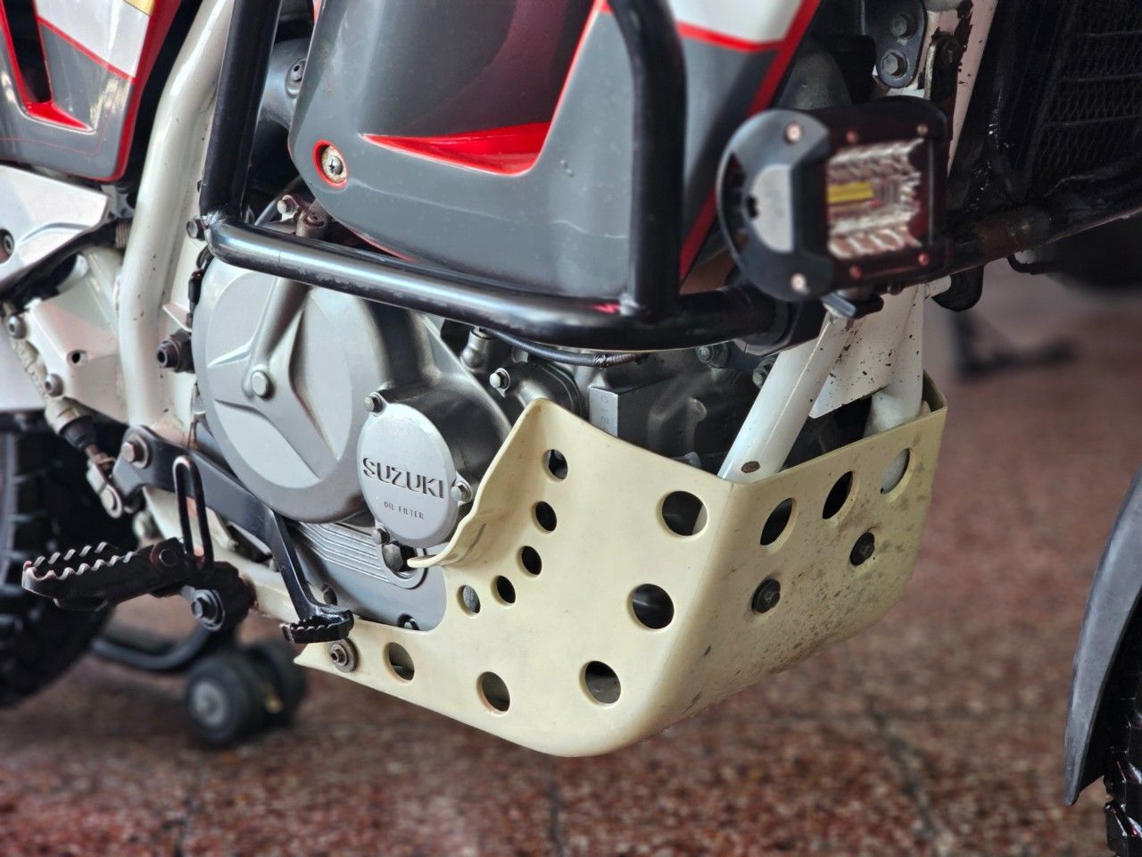 Suzuki DR Usada en Mendoza, deRuedas
