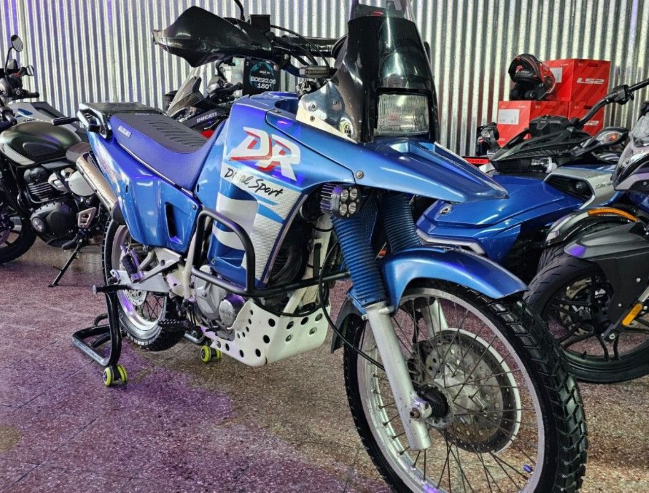 Suzuki DR Usada en Mendoza, deRuedas