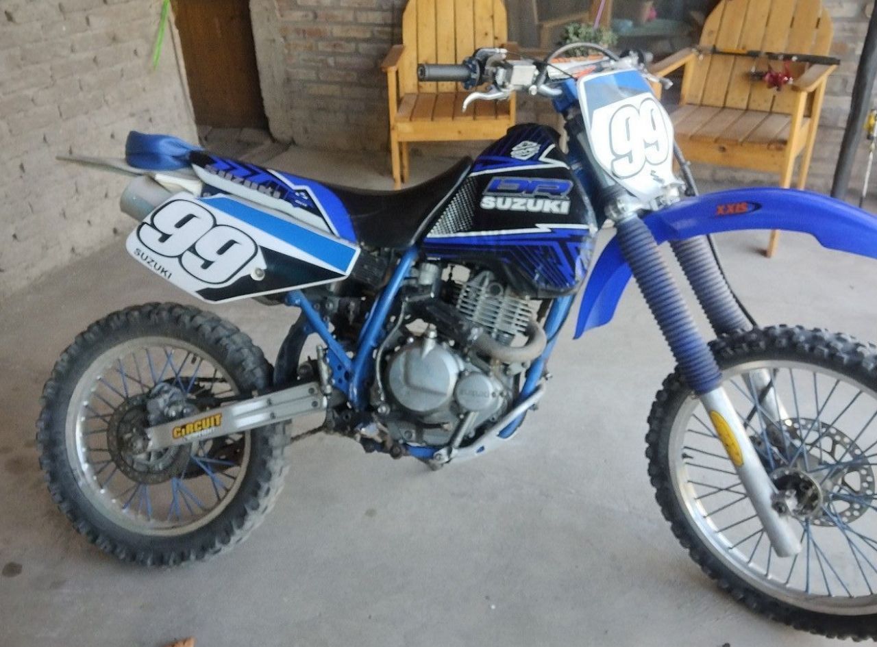 Suzuki DR Usada en San Juan, deRuedas