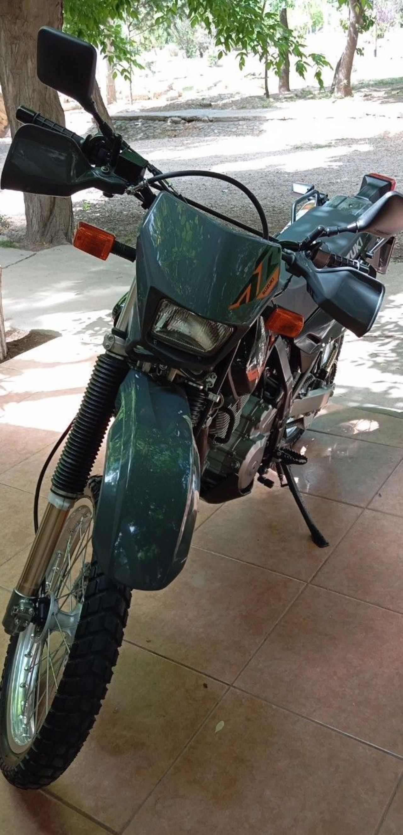 Suzuki DR Usada en Mendoza, deRuedas