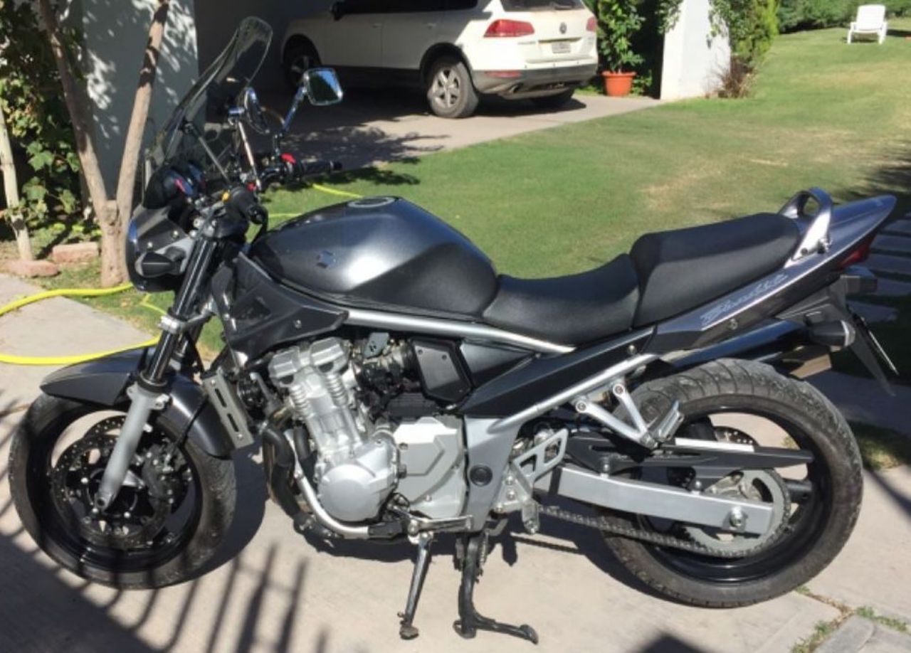 Suzuki GSF Usada en Mendoza, deRuedas
