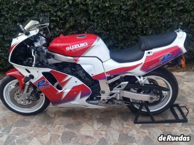 Suzuki GSR Usada en Mendoza, deRuedas