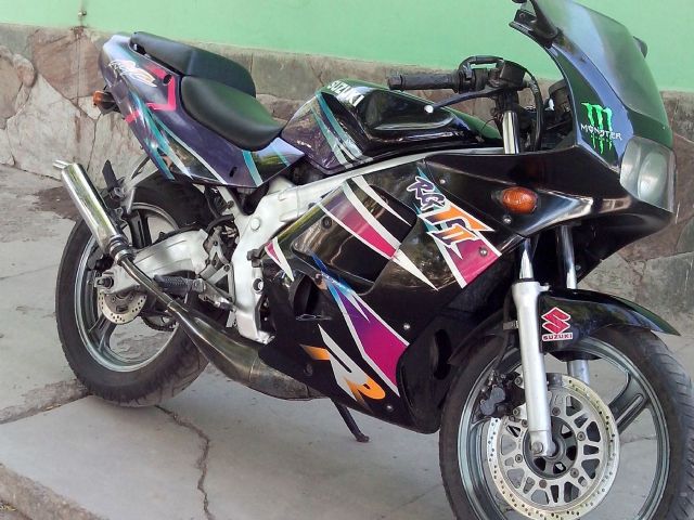 Suzuki RGV Usada en Mendoza, deRuedas