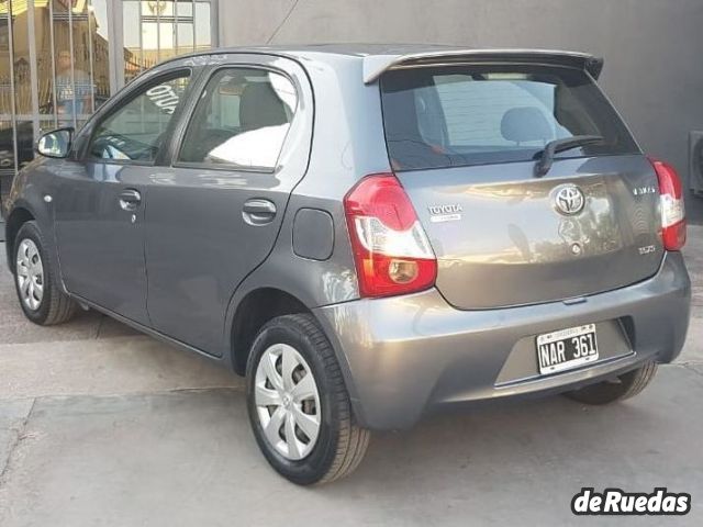Toyota Etios Usado en Mendoza, deRuedas