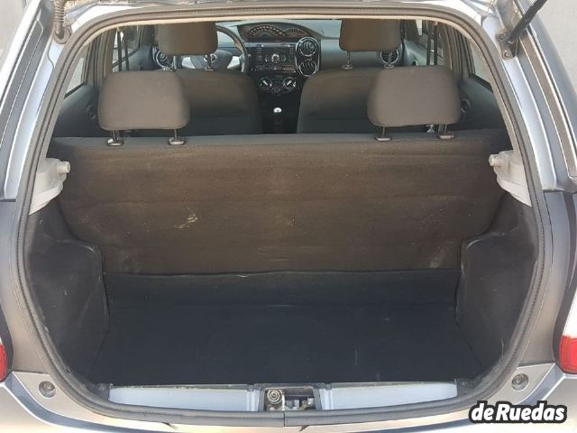 Toyota Etios Usado en Mendoza, deRuedas