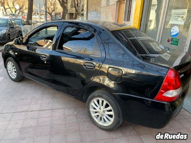 Toyota Etios Usado en Mendoza, deRuedas