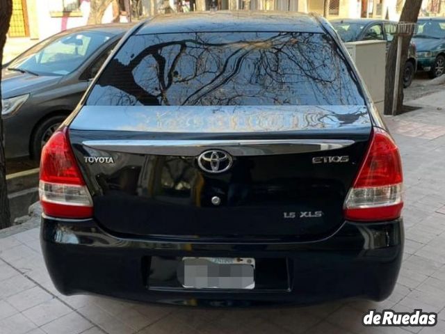 Toyota Etios Usado en Mendoza, deRuedas